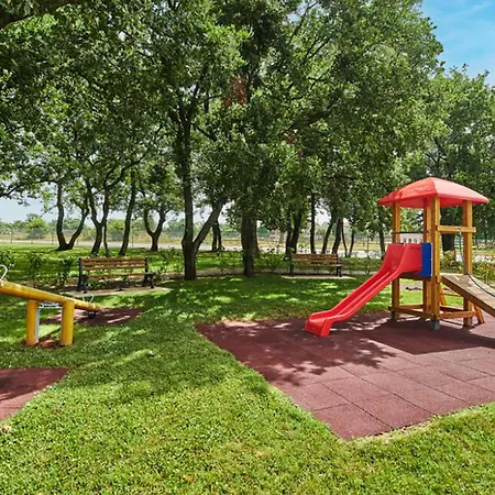 Stunning In With Swimming Pool * Umag
